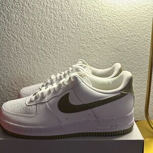Nike Air Force 1 Low '07
White Neutral Olive
Size 13M